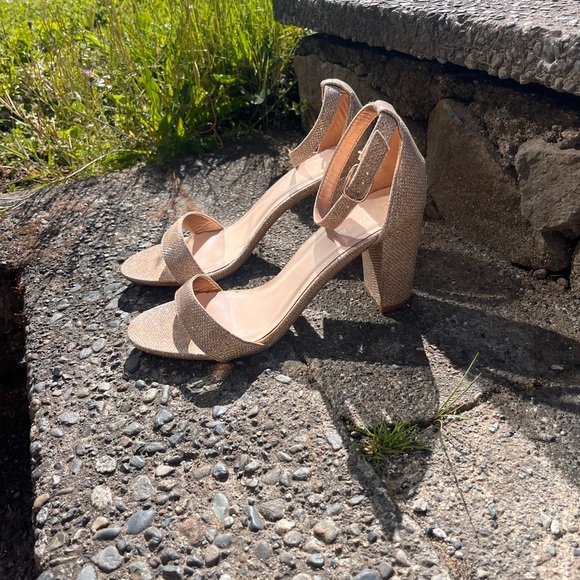 Gold Le Château heels - Picture 2 of 2